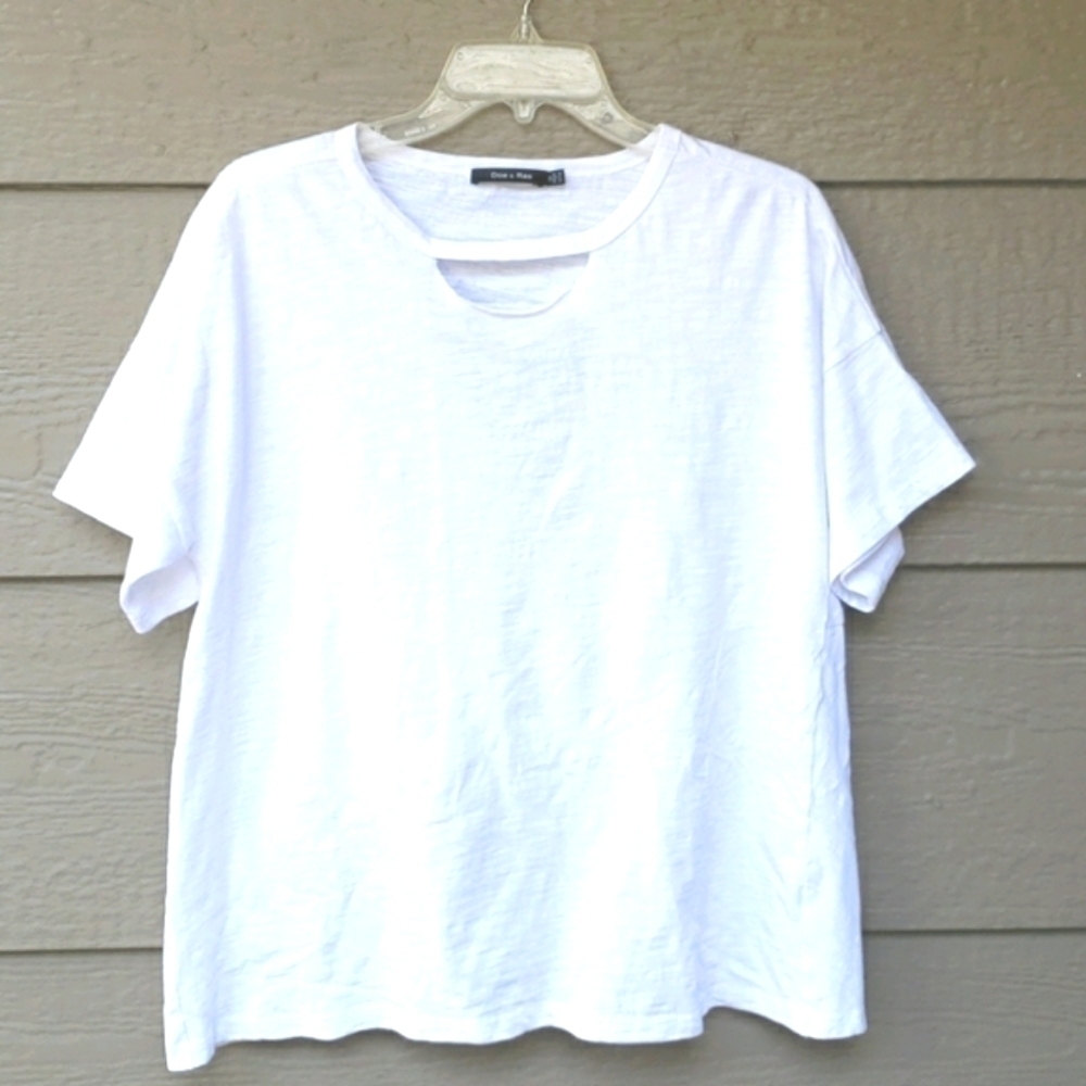 Doe & Rae back twist knot keyhole cutout back twist tee S